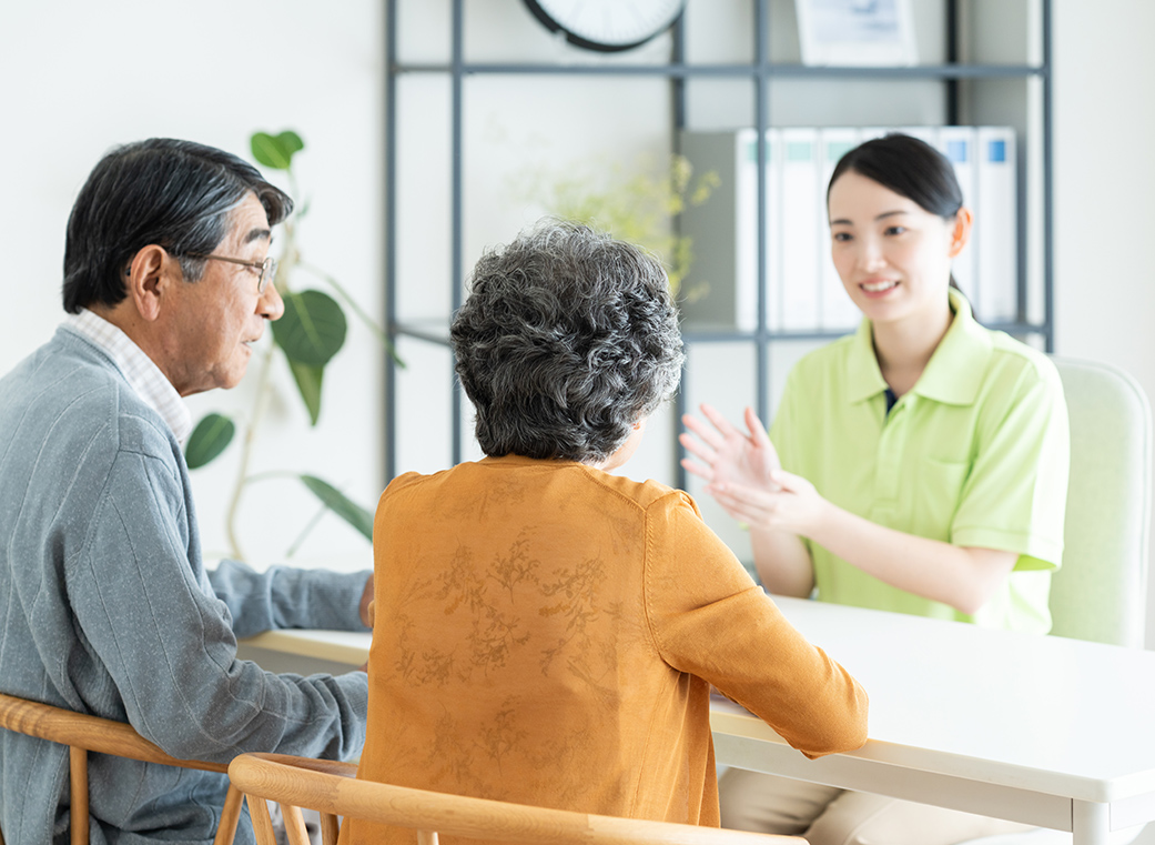 区がサービス等利用計画案等を踏まえ、支給決定を行い、受給者証を交付します。
