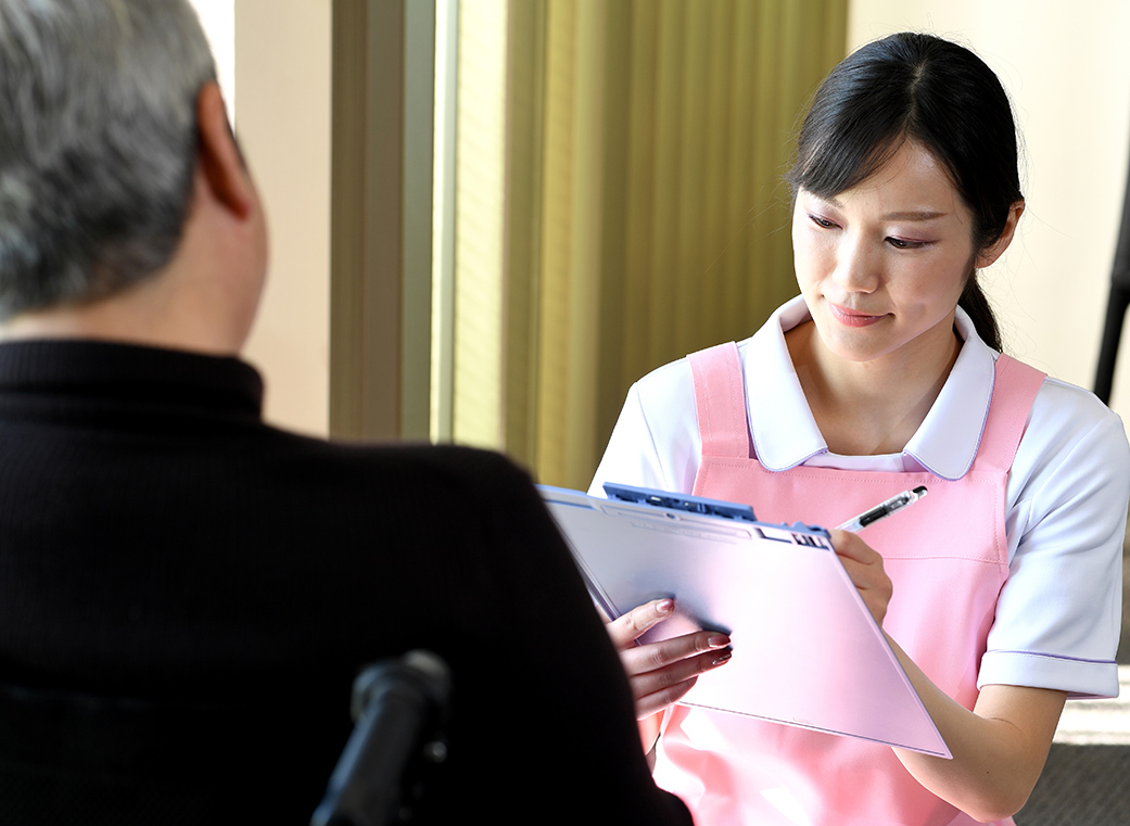 初回はサービス提供責任者と担当のヘルパーが訪問します。ヘルパーは居宅介護等計画書に沿ってサービスを提供します。